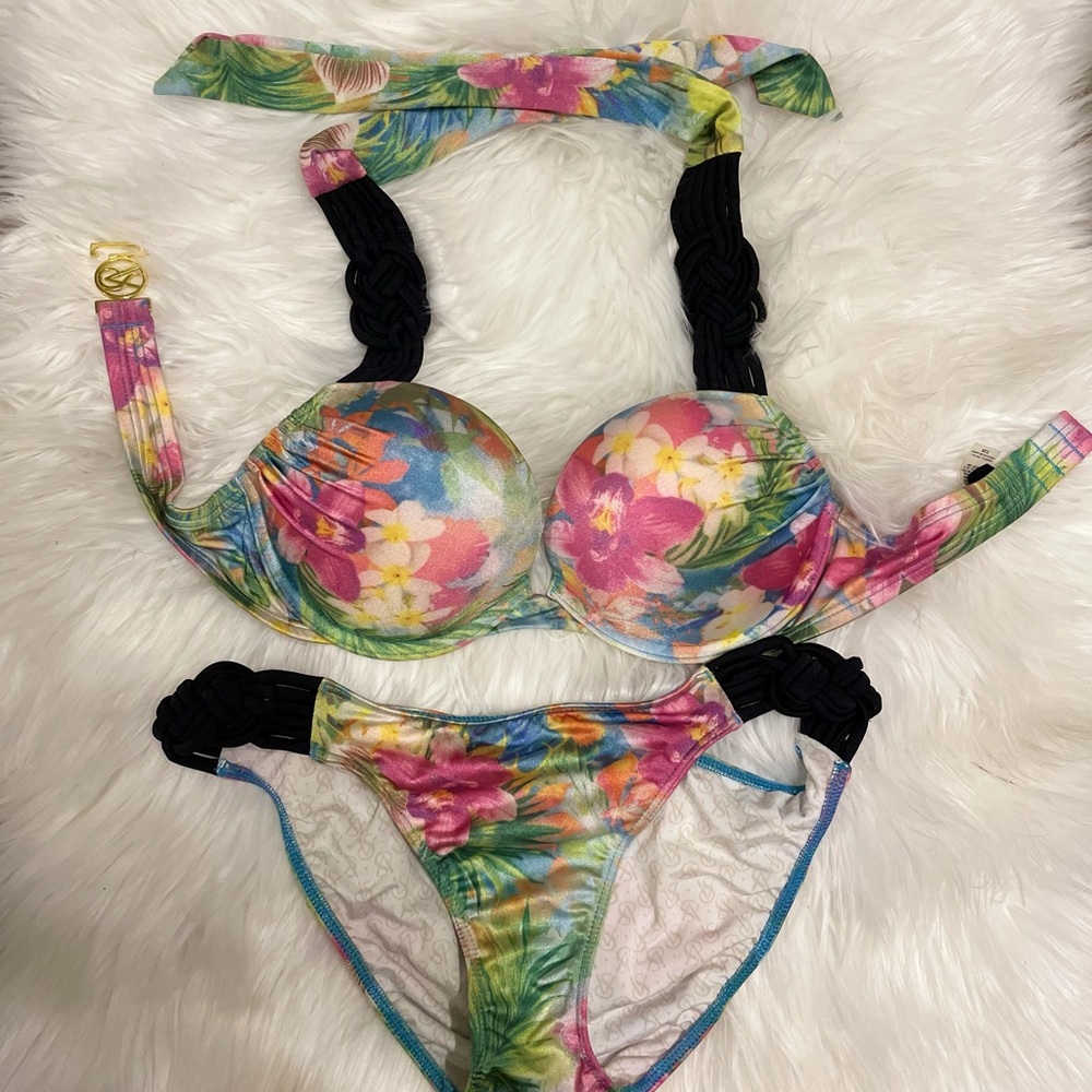Bombshell bikini